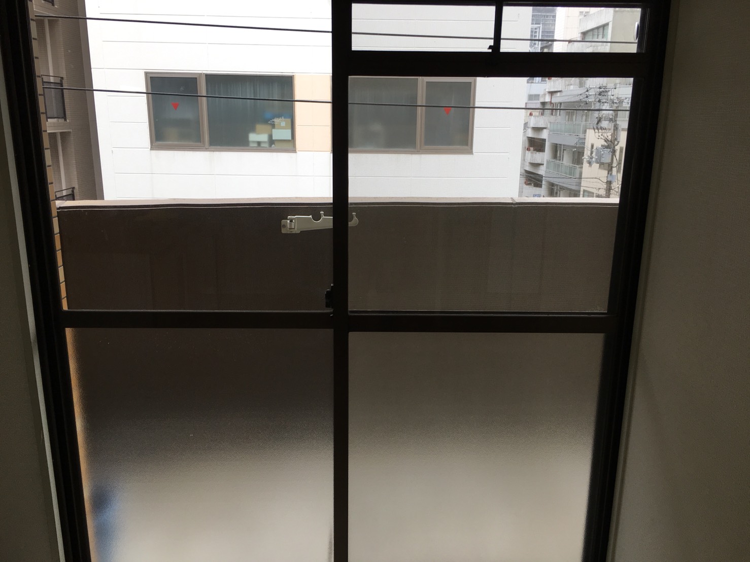 サッシ・窓ガラス・プロの技術で曇りのない窓ガラスに！ハウスクリーニングは伊丹・川西・宝塚おそうじプラスにお任せください！汚れの悩みを一気に解決！