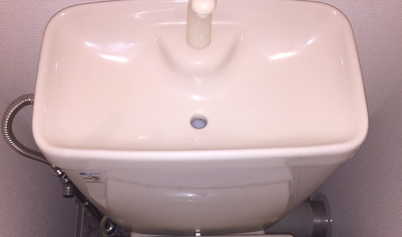 水回り・トイレクリーニング タンクの清掃~伊丹市・宝塚市・川西市の地域より　お掃除にお悩みの方はプロのおそうじプラスにお任せください！