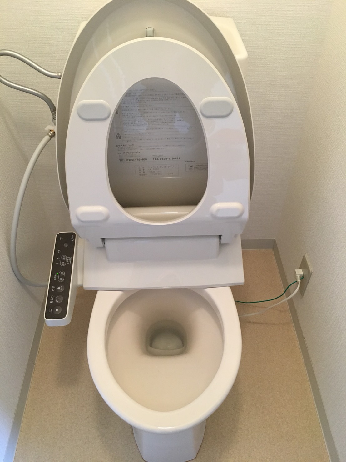 トイレクリーニング  トイレの汚れプロにお任せください~おそうじプラスでは、伊丹市・宝塚市・川西市の地域よりお見積はもちろん出張料も無料で対応しております。