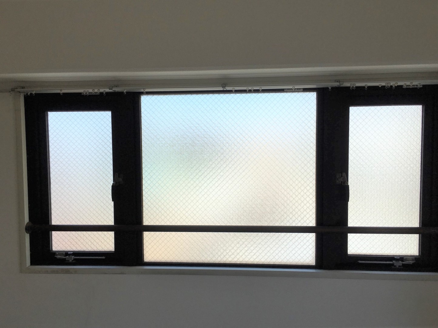 窓・窓サッシ部分の汚れ・細かい汚れの清掃は、おそうじプラスにおまかせください！　