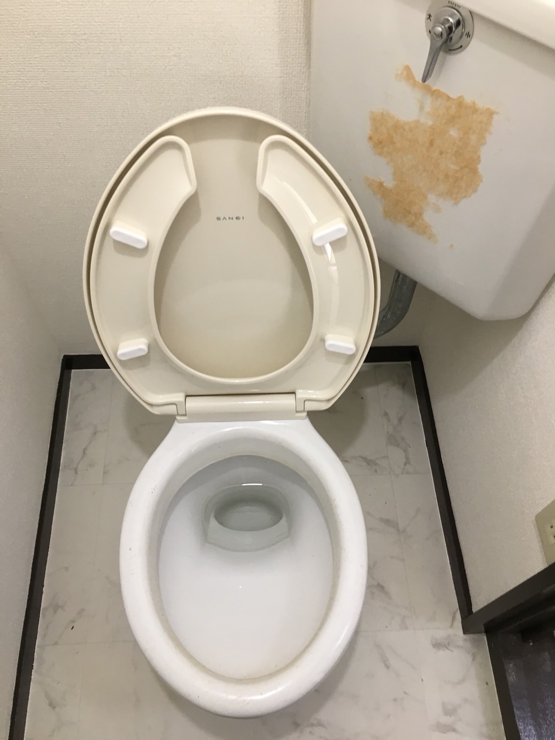 3月　兵庫県・伊丹市　トイレ清掃ハウスクリーニングトイレをきれいなまま使い続けるためにも、ぜひプロのおそうじプラスにお任せください！